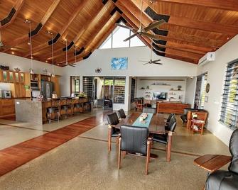 Three Palms Beachfront Villa - Tagaqe - Restaurant