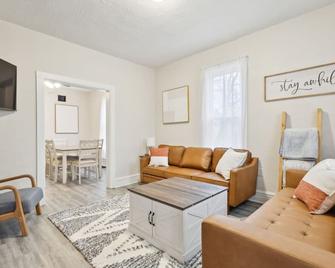 Escape to Beautiful Marinette - Marinette - Wohnzimmer