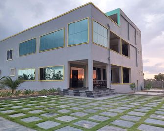 The Huts Resort - Chīrāla - Building