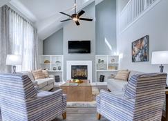 Pocono Mountain Villas by Exploria Resorts - East Stroudsburg - Wohnzimmer