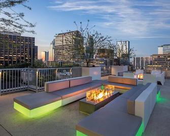 2 Bedroom Presidential Suite w/ Full Kitchen in Austin!!! - Austin - Balcon