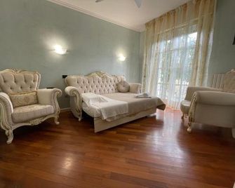 White House - Lainate - Huiskamer
