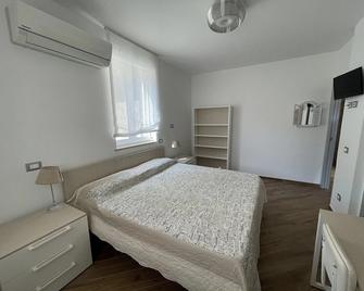 Holiday Rooms La Campagnetta - Alassio - Camera da letto