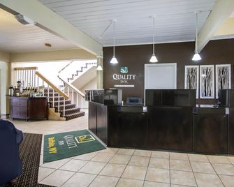 Fairbridge Inn Express Buffalo - Баффало - Рецепція