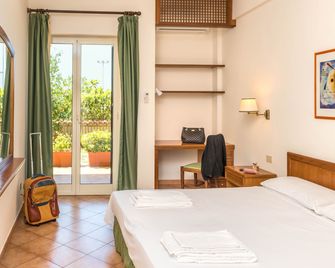 Hotel Baia Del Sole - Civitavecchia - Спальня