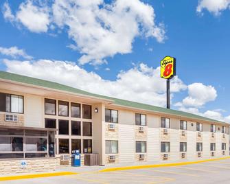 Super 8 by Wyndham Livingston - Livingston - Building