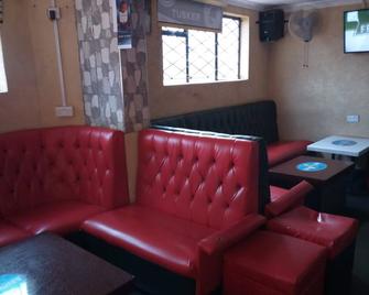Bricks Pub & Hotel - Adults Only - Kiambu - Sala de estar