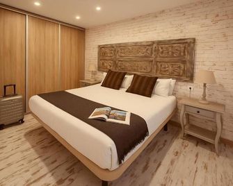 Apartamentos Sevilla Palace - Seville - Bedroom