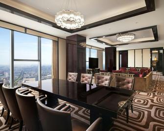 Sheraton Shanghai Waigaoqiao Hotel - Shanghai - Living room