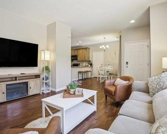 Welcoming Mesquite Condo with Pool Access! - Mesquite - Pokój dzienny