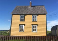 Traditional Home with Ocean Views - Bonavista - Building