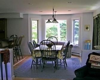 Attractive Oceanfront Home in Harmonious and Tranquil Setting , Brunswick,ME - Brunswick - Dining room