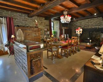 Charming guest room in a 16th century Breton manor - Lopérec - Comedor