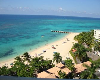 Ocean Suite Beach Front at Mobay Club - Montego Bay - Beach