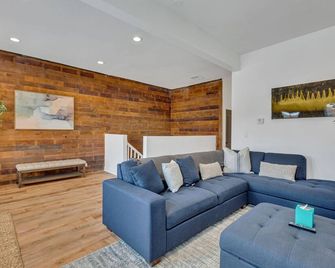 Bright Modern 4Bd 2Ba in the Heart of Wrigleyville condo - شيكاغو - غرفة معيشة