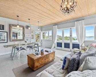 Driftwood Paradise - Waitangi - Sala