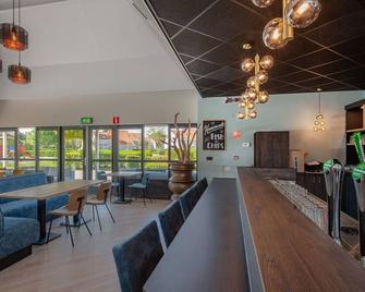 Restyled Bungalow With 2 Bathrooms, Near the Beach - Noordwelle - Restaurante