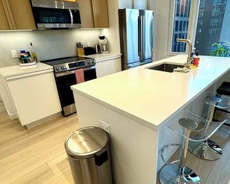 5 mins to Midtown Central New Luxury Corner 2b2b Apt with Amazing City View - Queens - Kök