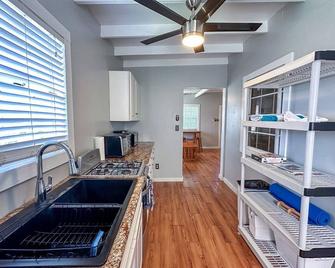 Treehouse Cottage At Cane Bay Walk To Beach! - Kingshill - Kitchen