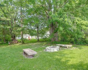 Cozy Norwalk Apt Near Cedar Point and Kalahari! - Norwalk - Patio