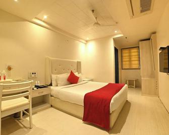 Hotel Amrta - Nagpur - Bedroom