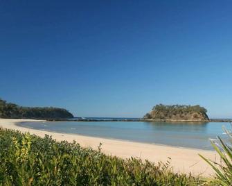 Barlings Beach Holiday Park - Tomakin - Beach