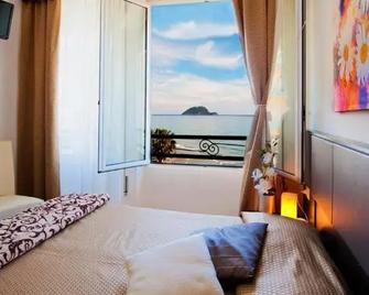 Hotel Nuovo Al Mare - Alassio - Camera da letto