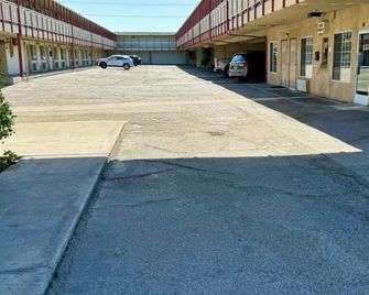 Regency Inn Fresno - Fresno - Venkovní prostory