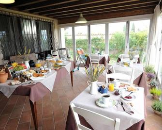 Monte Maino Bed & Breakfast - San Martino della Battaglia - Restaurante