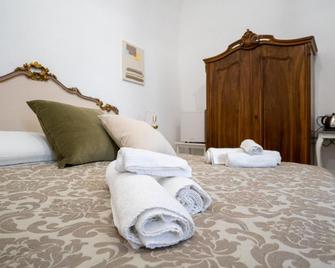 Corte Pietrantica - Charming Rooms & Suites - Giovinazzo - Спальня