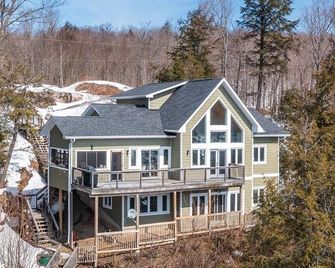 The Bear Cave Cottage at Little Kennisis Lake - Algonquin Highlands - Bâtiment