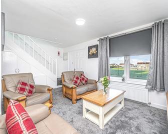 Pure Home Oakley Park View By Tba - Dunfermline - Living room