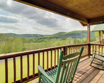 Mtn-View Porch Arkansas Cabin Near White River - Mountain View - Balkon