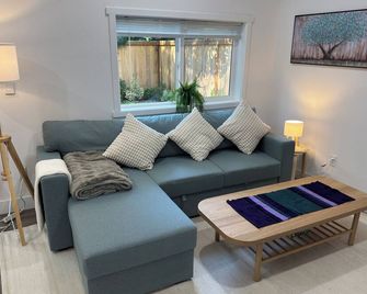 Cozy house close to Lake Washington with AC and a front and back yard - Seattle - Living room