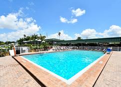 Room 127 - Waterfront, Heated Pool, Huge Tv, Tiki Bar & Grill - Sarasota - Pool