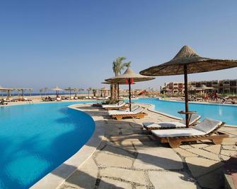 منتجع ندى مرسى علم - مرسى علم - حوض السباحة