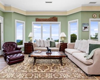 Highridge Court 08 with Wintergreen Advantage - Wintergreen - Living room