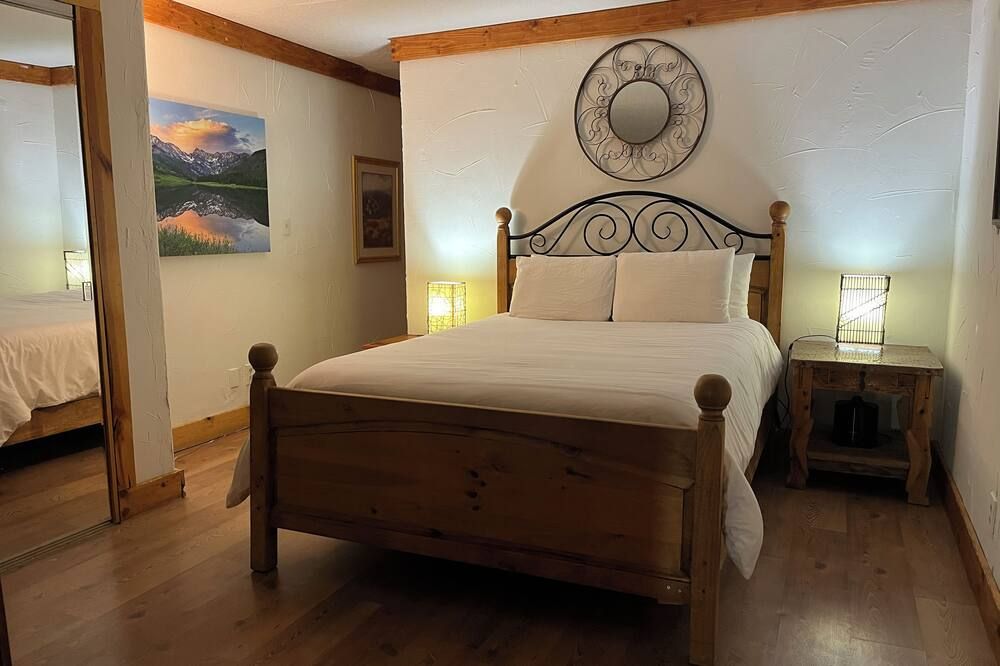 Large, Comfortable Condo Makes Perfect Basecamp - Taos Ski Valley - Habitación