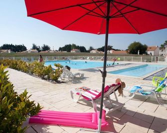 Residence Nemea les Grands Rochers - Olonne-sur-Mer - Pool
