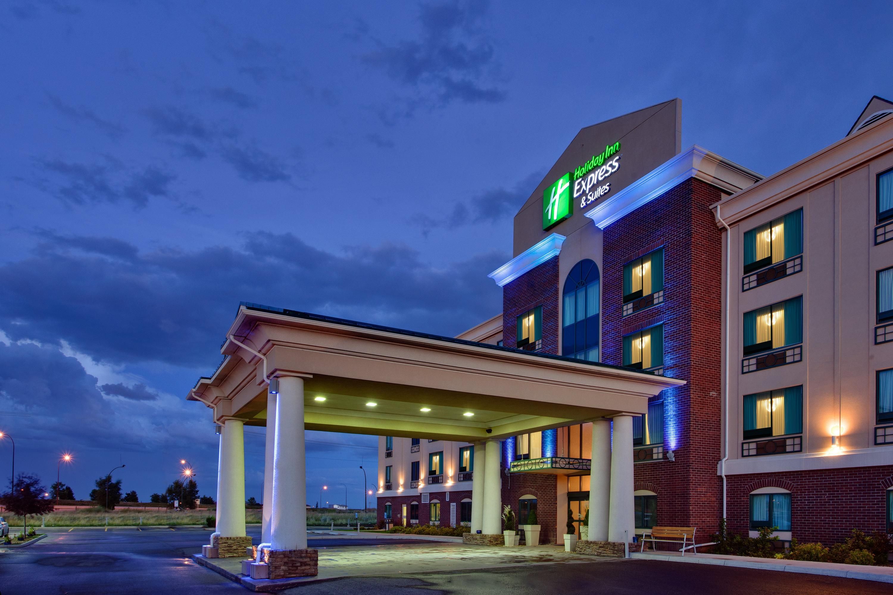 Holiday Inn Express & Suites Medicine Hat Transcanada Hwy 1 By IHG - Medicine Hat - Gebäude