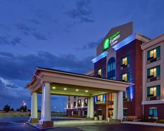 Holiday Inn Express & Suites Medicine Hat Transcanada Hwy 1 By IHG - Medicine Hat - Rakennus