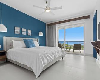 New Listing - Massive Oceanview Home - Gated - Playa Matapalo - Habitación