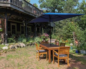 Private Kettle Moraine Forest getaway w/Alpacas, fire pit & direct trail access! - Whitewater - Patio