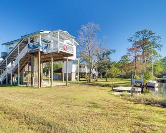 5 Mi to Beach Bay St Louis Home with Launch and Dock - Bay Saint Louis - Edificio