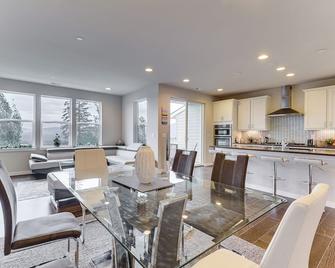 Snoqualmie Townhome with Balcony and Mountain Views! - Snoqualmie - Comedor