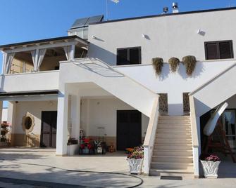 All'ombra del Carrubo - Metaponto - Metaponto