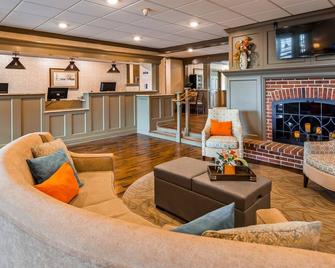 Best Western Plus Country Cupboard Inn - Lewisburg - Wohnzimmer