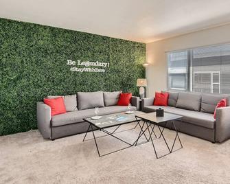 Walk To Beach - King Apt In #1 Area - Ac - San Clemente - Living room
