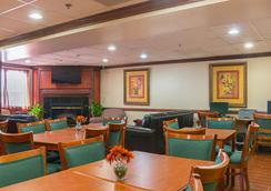 Quality Inn Suites Detroit Metro Airport 44 6 4 Romulus