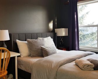 Tuscan Ridge Guesthouse Calgary West - Calgary - Bedroom